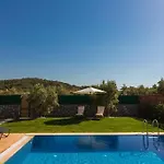 Vilă Zeytin Havuzlu Jakuzili *