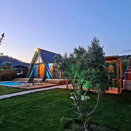 Zeytin Havuzlu Jakuzili 빌라 *