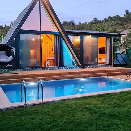 Zeytin Havuzlu Jakuzili Villa *