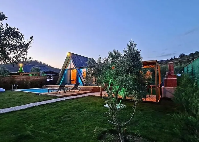 Zeytin Havuzlu Jakuzili Vilă *